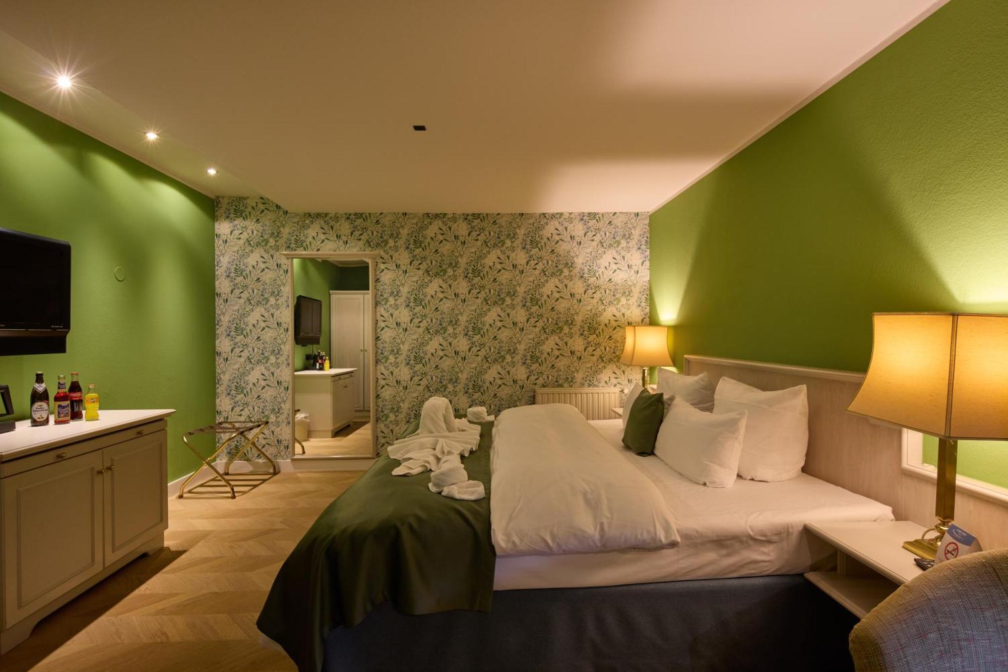 Trip Inn Hotel Der Adelshof Σβέμπις Χαλ Εξωτερικό φωτογραφία