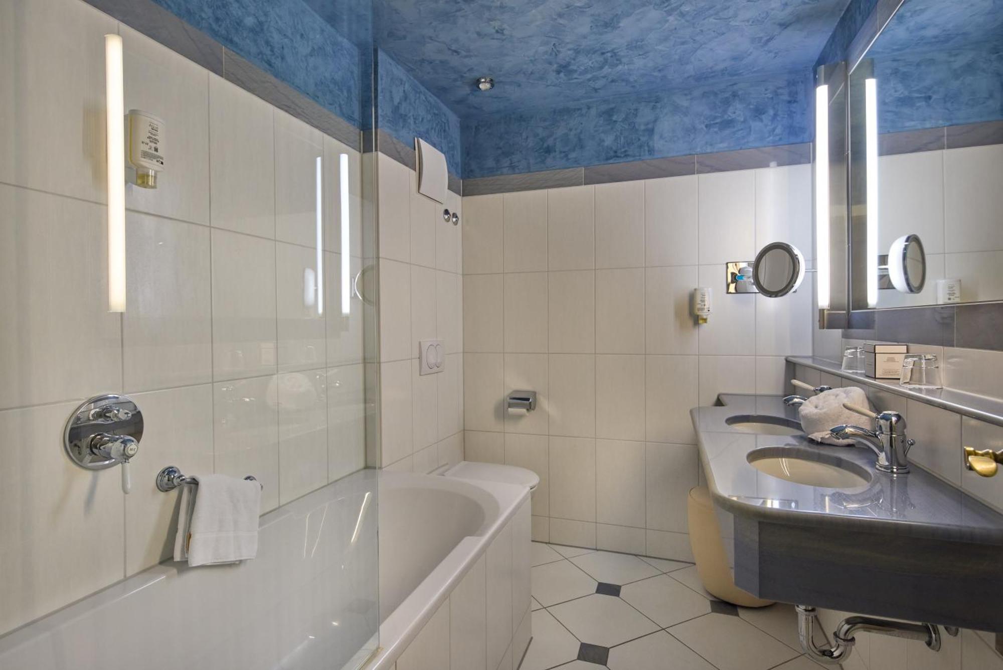Trip Inn Hotel Der Adelshof Σβέμπις Χαλ Εξωτερικό φωτογραφία